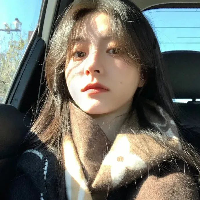 白莲花度假村第二季 高分电影封面